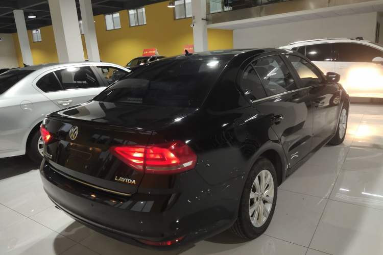 Used Volkswagen Lavida 2015 1.6L Automatic Comfort Edition Rear Right 45 Deg