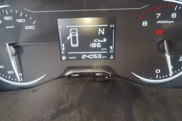 Used Wuling Alvez 2022 1.5L Manual Free-Style Model Odometer Close Up