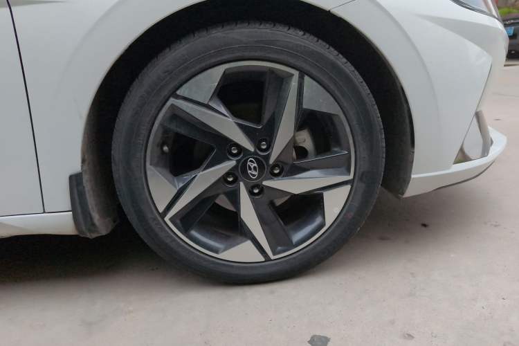 Used Hyundai Elantra 2022 1.5L CVT LUX Prestige Edition Right Front Wheel Hub