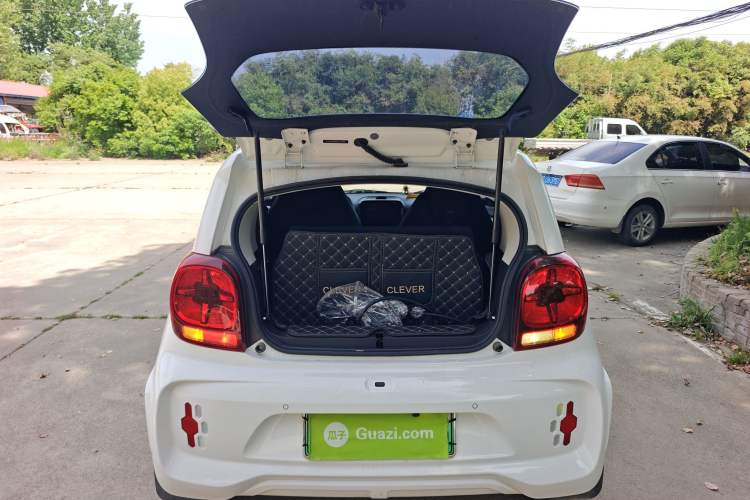 Used Roewe Clever 2022 311km QiQi BoBo Edition Trunk