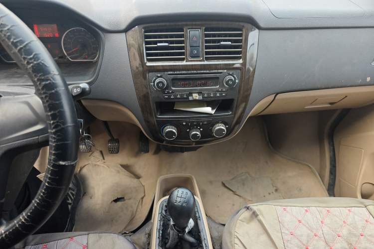 Used Wuling Rongguang 2014 1.2L S Standard Model
