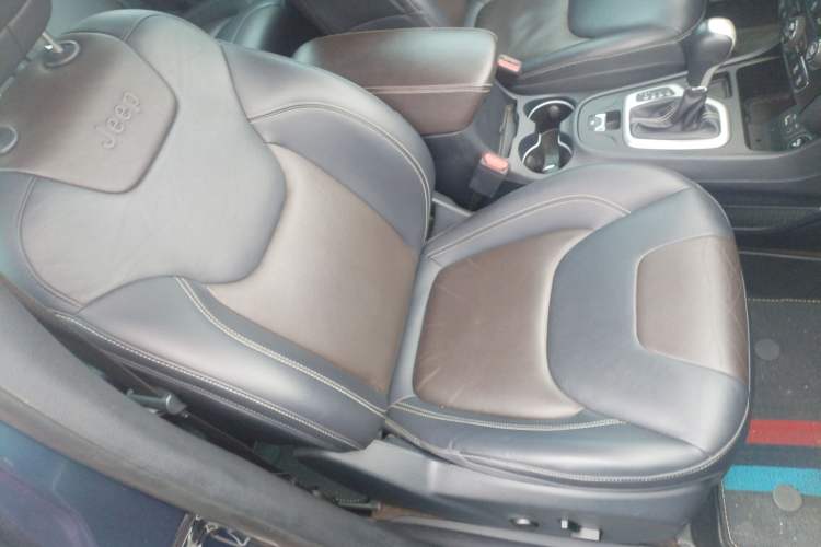 Used Jeep Cherokee 2020 2.0L Two-Wheel Drive Classic Sports Edition