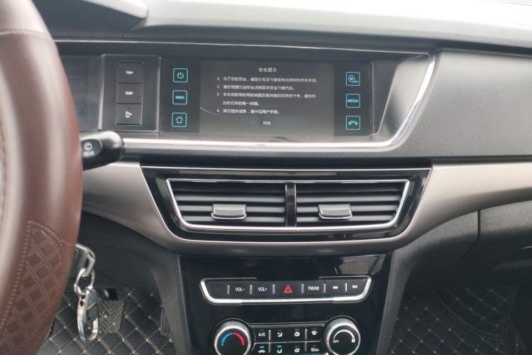 Used CHANGAN KAICHENG Oushang A600 2016 1.5L Manual Luxury 7-Seater Audio And AC Panel