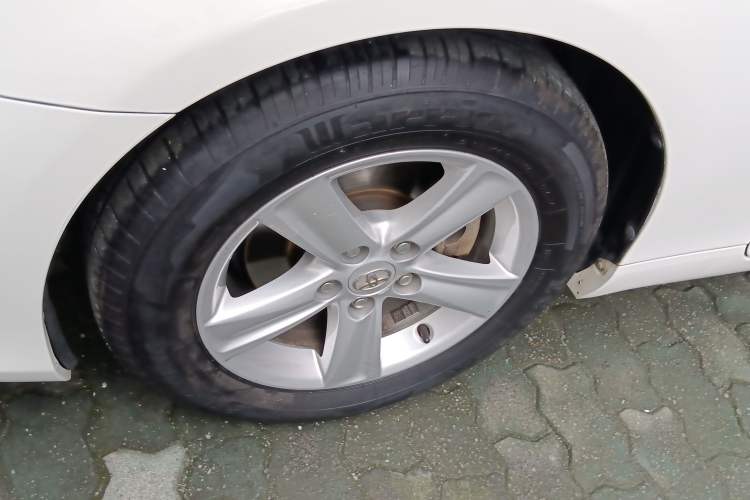 Used Toyota Reiz 2013 2.5V Elite Edition Left Front Wheel Hub