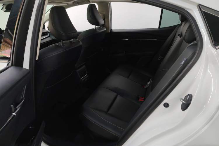 Used Toyota Camry 2024 Dual-Motor 2.0 HGVP Luxury Edition
