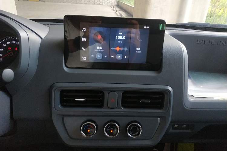 Used Wuling Yangguang 2024 300km Comfort Version with Sealed Windows 60kW
