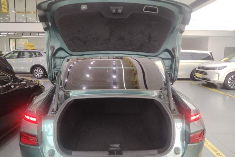 Used XPeng P7 2023 P7i 610 Pengyi Performance Edition
