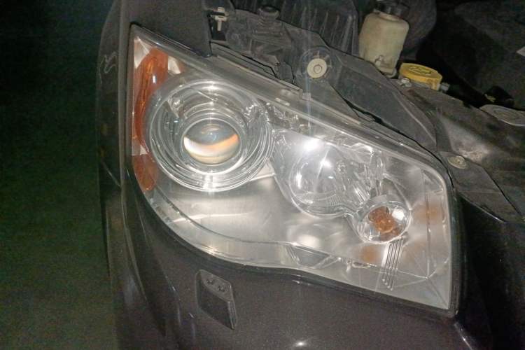 Used Chrysler Grand Voyager 2013 3.6L Luxury Edition Right Front Headlight