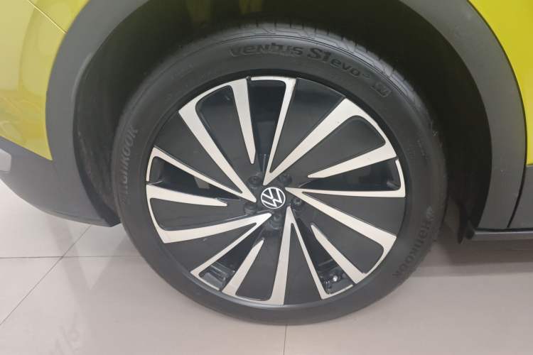 Used Volkswagen ID.4 X 2022 Pure Long-Range Version Right Rear Wheel Hub