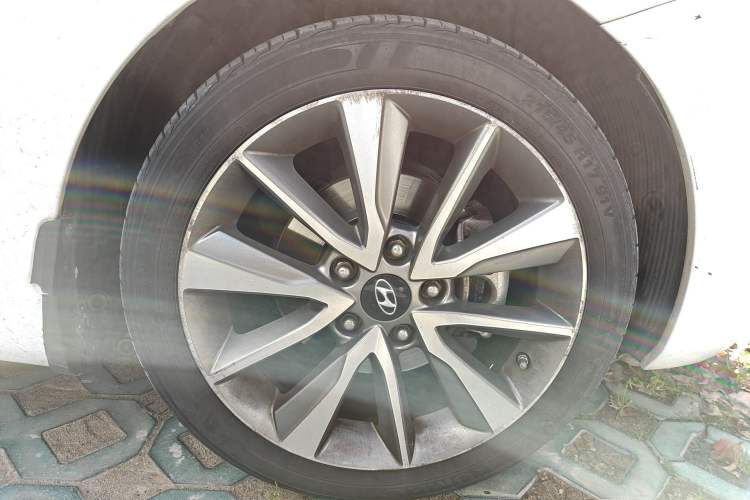 Used Hyundai Elantra (5th Generation / Langdong) 2015 1.6L Automatic Luxury Model Right Front Wheel Hub