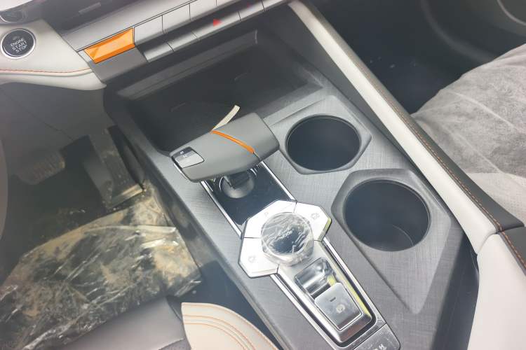 Used Changan UNI-V iDD 2024 Blue Whale Smart Electric iDD 136km Luxury Model