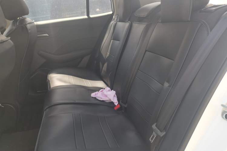 Used Roewe i5 2023 1.5L Manual Comfort Edition
