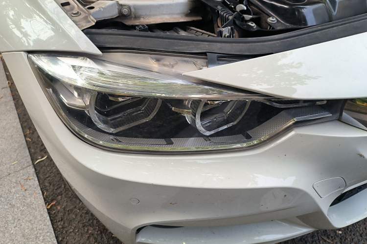 Used BMW 3 Series 2017 320i M Sport Right Front Headlight