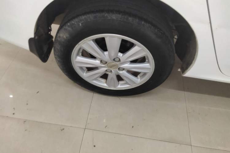 Used BYD L3 2015 Energy-Efficient Model 1.5L Automatic Comfort Edition Right Rear Wheel Hub