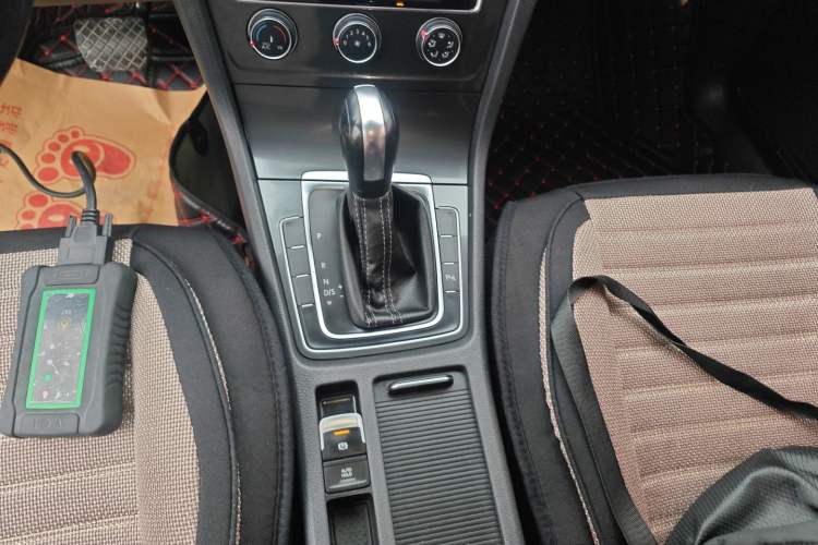 Used Volkswagen Golf 2017 1.6L Automatic Comfort Million-Vehicle Anniversary Edition
