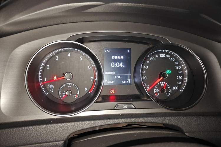 Used Volkswagen Golf 2016 230TSI Automatic Comfort Version Instrument Cluster