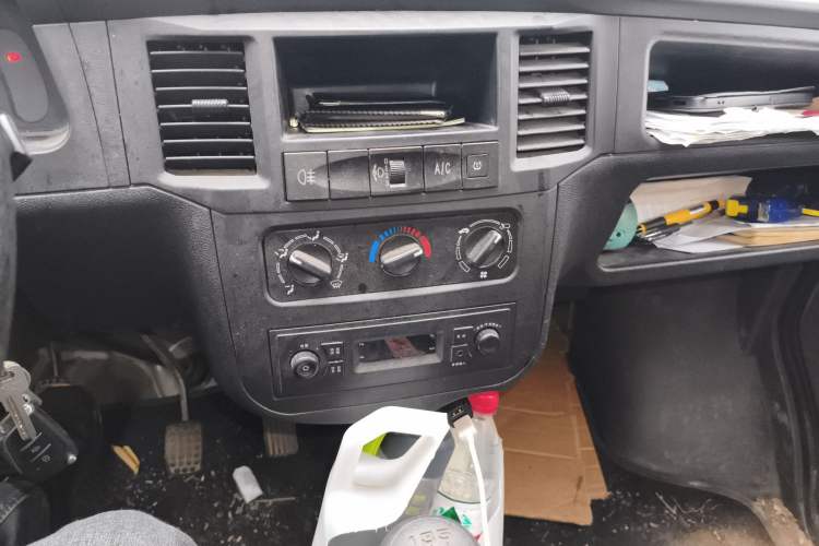 Used Wuling Zhiguang 2023 1.5L Practical Version 5/7 Seats Audio And AC Panel