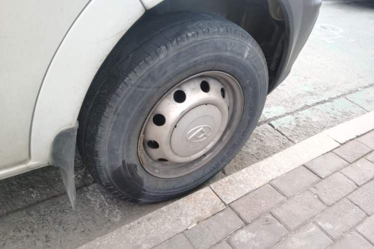 Used SAIC MAXUS Xintu V80 2019 2.5T Classic AMT Aoyuntong Facelifted Short-Wheelbase Mid-Roof 5/6-Seater Right Front Wheel Hub