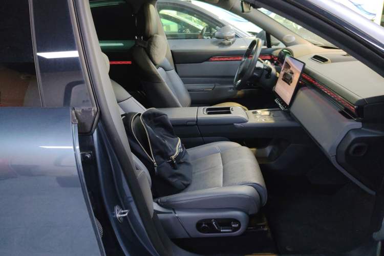 Used Zeekr 7X 2025 100 kWh Long-Range Rear-Wheel Drive with Intelligent Driving Features