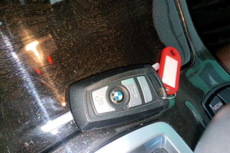 Used BMW 5 Series 2014 528Li xDrive Premium Edition Interior 1