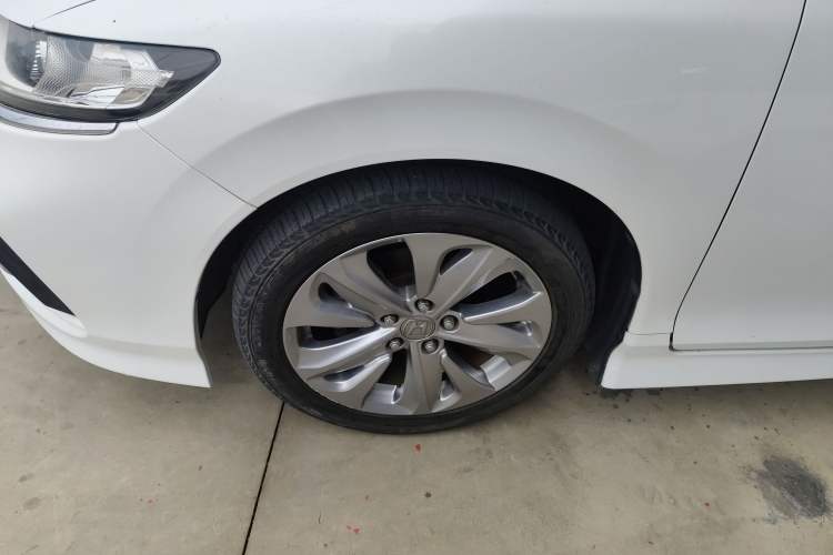 Used Honda Jade 2017 1.8L automatic Comfort version 5 seats
