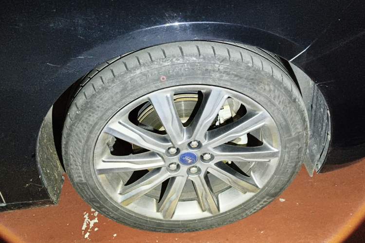 Used Ford Taurus 2019 EcoBoost 245 Premium Edition Right Front Wheel Hub