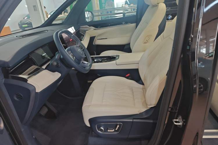 Used Zeekr 009 2024 7-Seater Aisle Version 108 kWh
