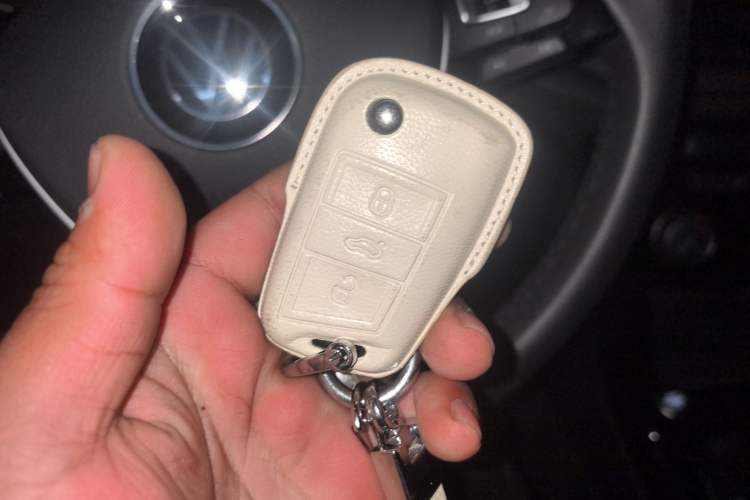 Used Volkswagen T-ROC 2021 280TSI DSG Two-Wheel Drive Comfort Connect Edition