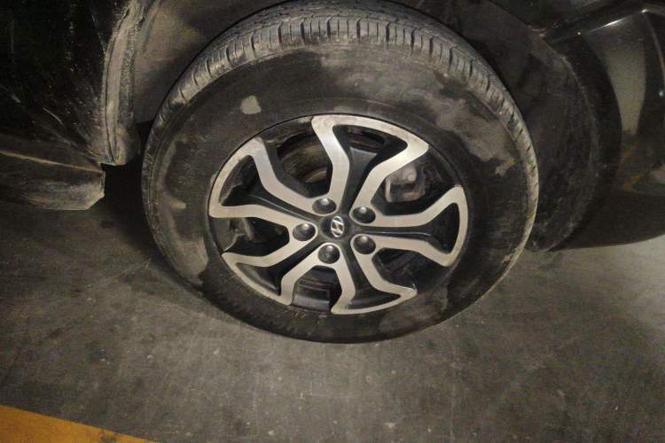 Used Hyundai Tucson 2013 2.0L Manual Two-Wheel Drive Fashion Edition Right Front Wheel Hub