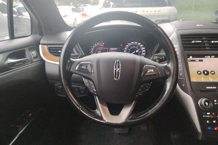 Used Lincoln MKC 2017 2.0T Two-Wheel-Drive Luxury Edition Steering Wheel