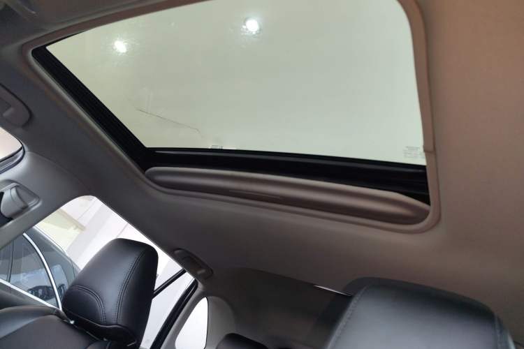 Used Toyota RAV4 2022 2.0L CVT Two-Wheel Drive Fashion Edition Headliner