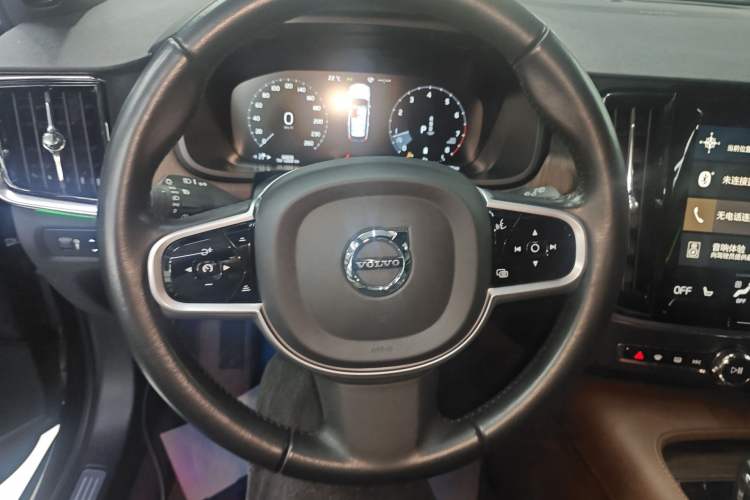 Used Volvo V90 2021 Cross Country B5 AWD Smart Range Edition Steering Wheel