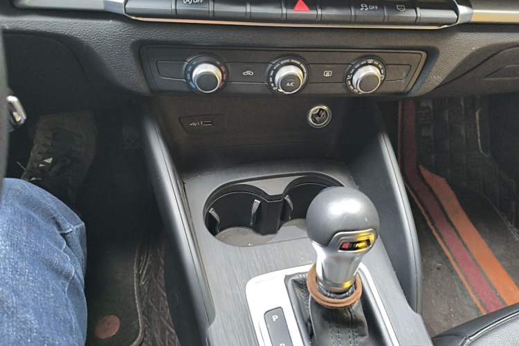 Used Audi A3 2018 30th Anniversary Edition Limousine 35 TFSI Ambition Model Audio And AC Panel