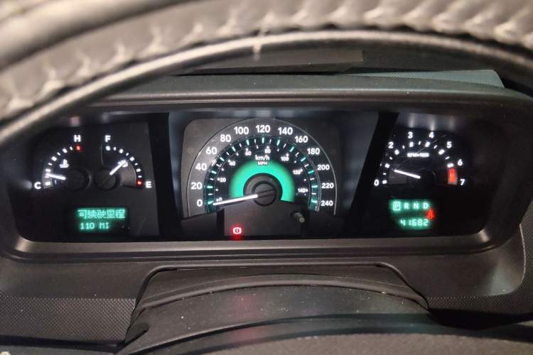 Used Dodge Journey 2009 2.7 Instrument Cluster
