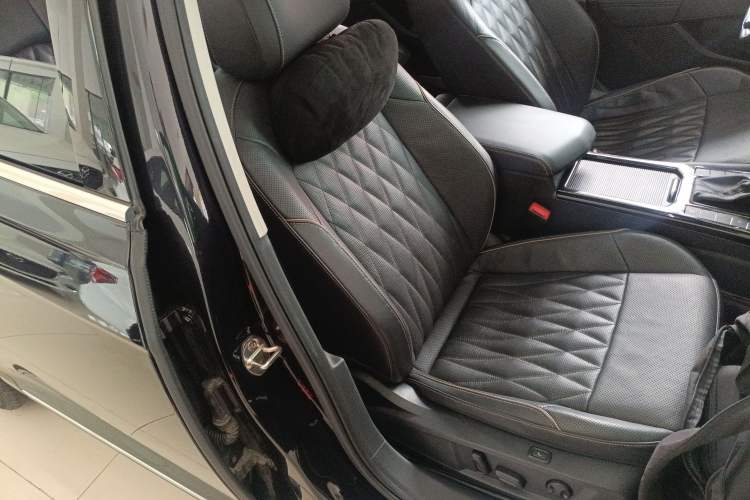 Used Volkswagen Passat 2021 330TSI Luxury Edition Right Front Seat