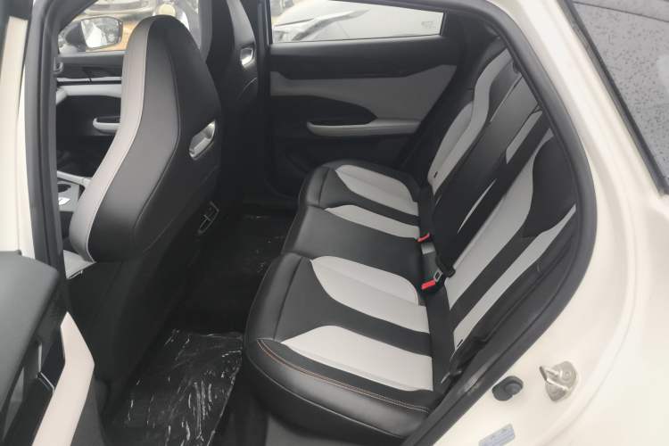 Used Changan UNI-V iDD 2024 Blue Whale Smart Electric iDD 136km ZhiKu Model