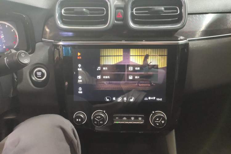 Used Lynk & Co 02 2018 1.5T DCT Two-Wheel Drive Sporty Version China V Standard Audio And AC Panel