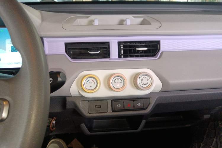 Used Chery QQ Ice Cream 2022 120km Conical Shape Lithium Iron Phosphate
