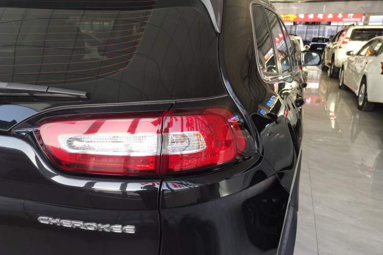 Used Jeep Cherokee 2016 2.4L Professional Smart Version