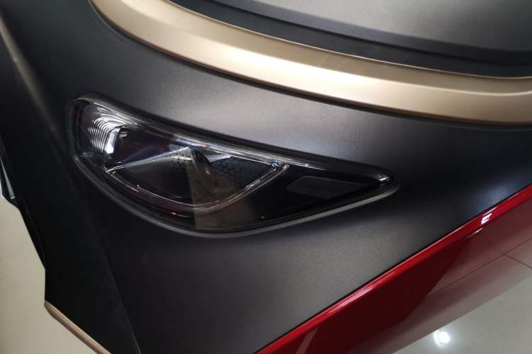 Used Baojun E200 2018 Intelligent Driving Edition Left Front Headlight