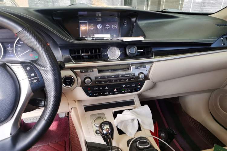 Used Lexus ES 2013 300h Elite Edition