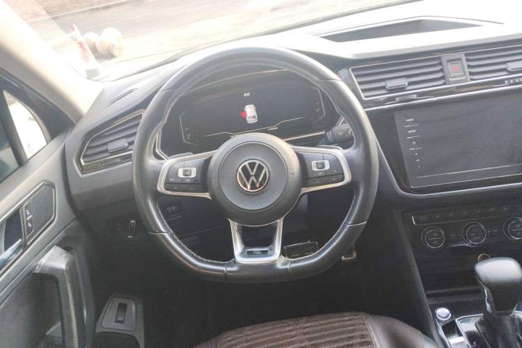 Used Volkswagen Tiguan L 2021 330TSI Automatic Two-Wheel Drive R-Line Enhanced Edition
