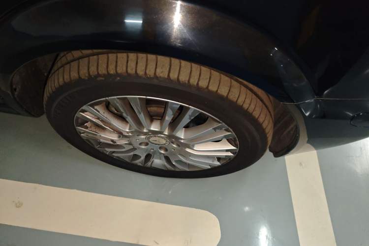 Used Mercedes-Benz Viano 2013 3.5L Haoci version Right Front Wheel Hub