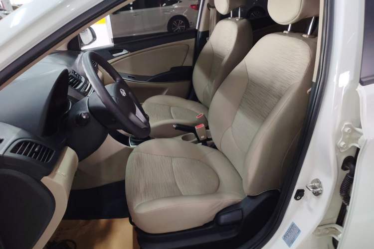 Used Hyundai Verna (older generation) 2014 1.4L Manual Smart GLS Trim Left Front Seat