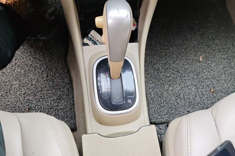 Used Nissan Sylphy 2012 Classic 1.6XE Automatic Comfort Edition Gear Lever