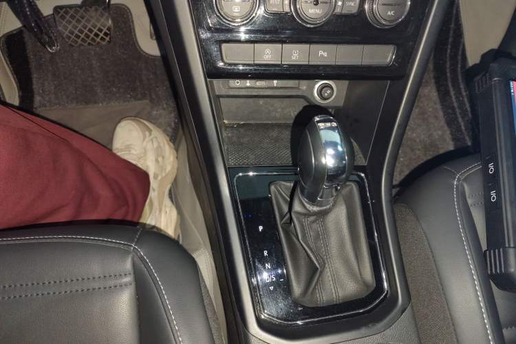 Used Volkswagen Touran 2018 Volkswagen Touran L 280TSI DSG Comfort Edition 7 Seats China VI Standard