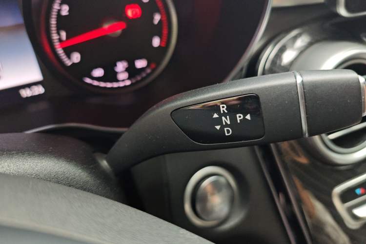 Used Mercedes-Benz GLC 2018 Facelifted GLC 260 4MATIC Dynamic Edition Gear Lever