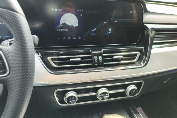 Used Hongqi HS5 2023 2.0T Four-Wheel Drive Flagship Pro Edition Audio And AC Panel