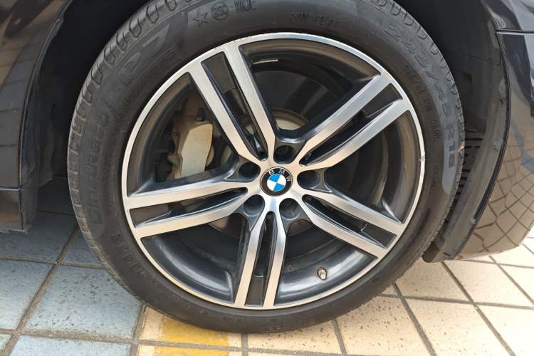 Used BMW 5 Series 2021 530Li Leading Luxury Package Right Front Wheel Hub