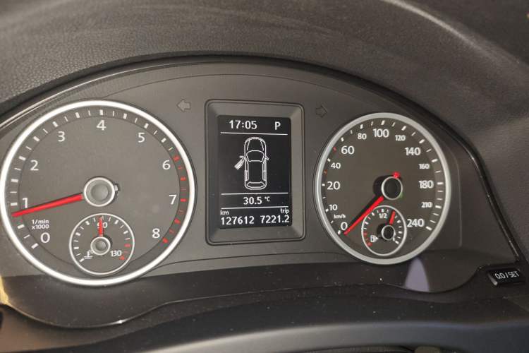 Used Volkswagen Tiguan 2016 280TSI Automatic Two-Wheel-Drive Silk Road Style Edition Instrument Cluster